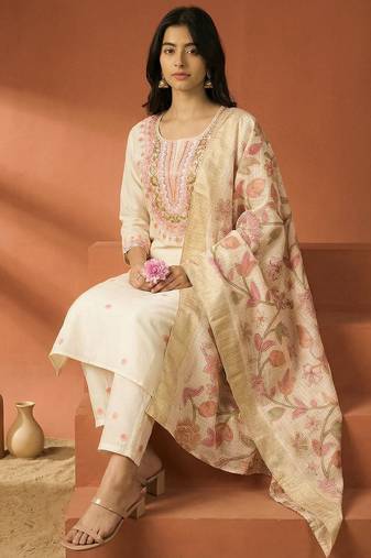 Women Floral Embroidered Regular Thread Work Kurta Set