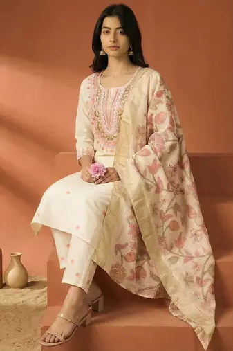Women Floral Embroidered Regular Thread Work Kurta Set
