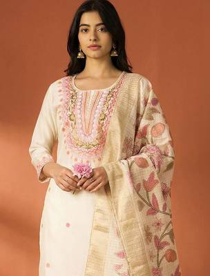 Women Floral Embroidered Regular Thread Work Kurta Set 3