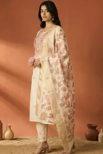 Women Floral Embroidered Regular Thread Work Kurta Set