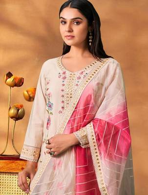Women Floral Embroidered Regular Mirror Work Kurta with Trousers & With Dupatta 2