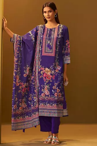 Women Floral Printed Regular Kurta with Trousers & Dupatta