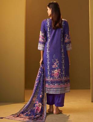 Women Floral Printed Regular Kurta with Trousers & Dupatta 4