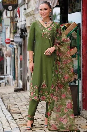 Floral Embroidered V-Neck Thread Work Liva Straight Kurta & Trousers With Dupatta