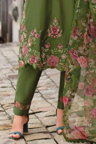 Floral Embroidered V-Neck Thread Work Liva Straight Kurta & Trousers With Dupatta