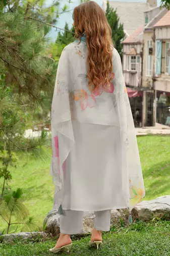Women Floral Embroidered Kurta with Trousers & Dupatta