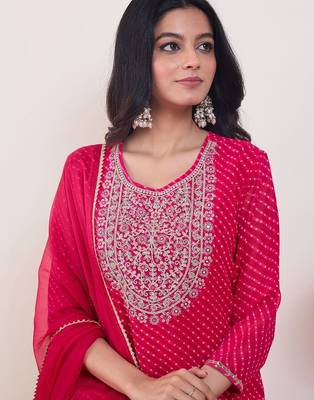 Women Leheriya Printed Regular Thread Work Kurta with Trousers & With Dupatta 2