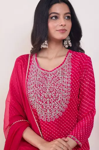 Women Leheriya Printed Regular Thread Work Kurta with Trousers & With Dupatta