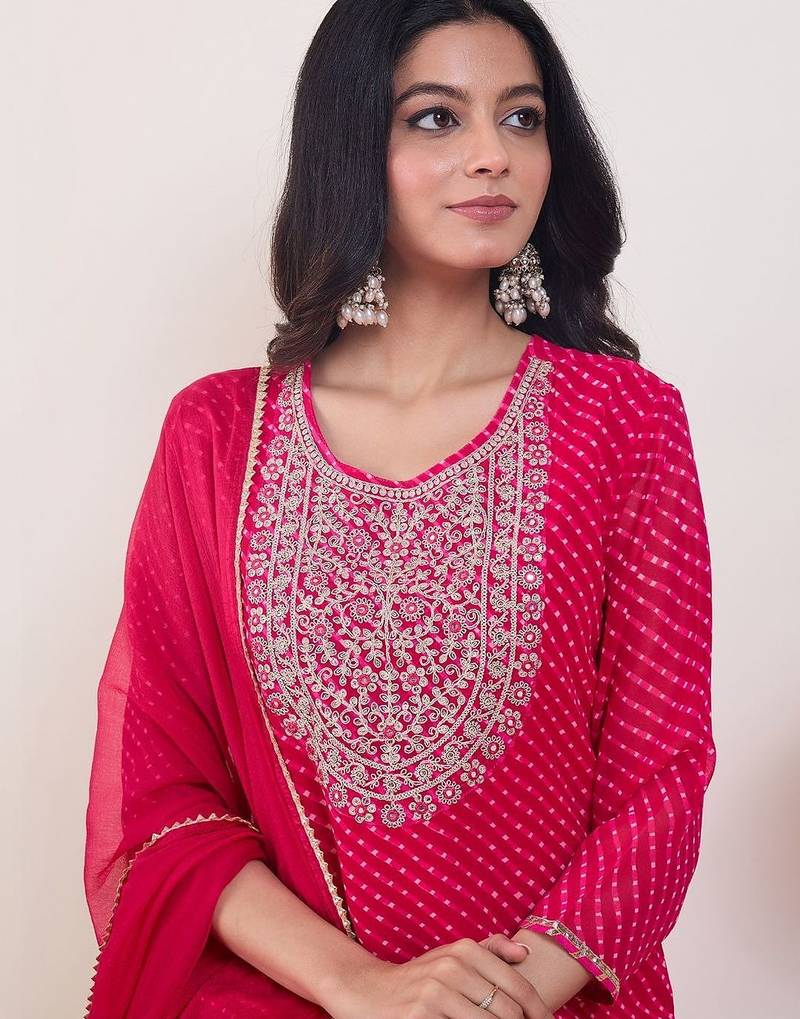 Women Leheriya Printed Regular Thread Work Kurta with Trousers & With Dupatta