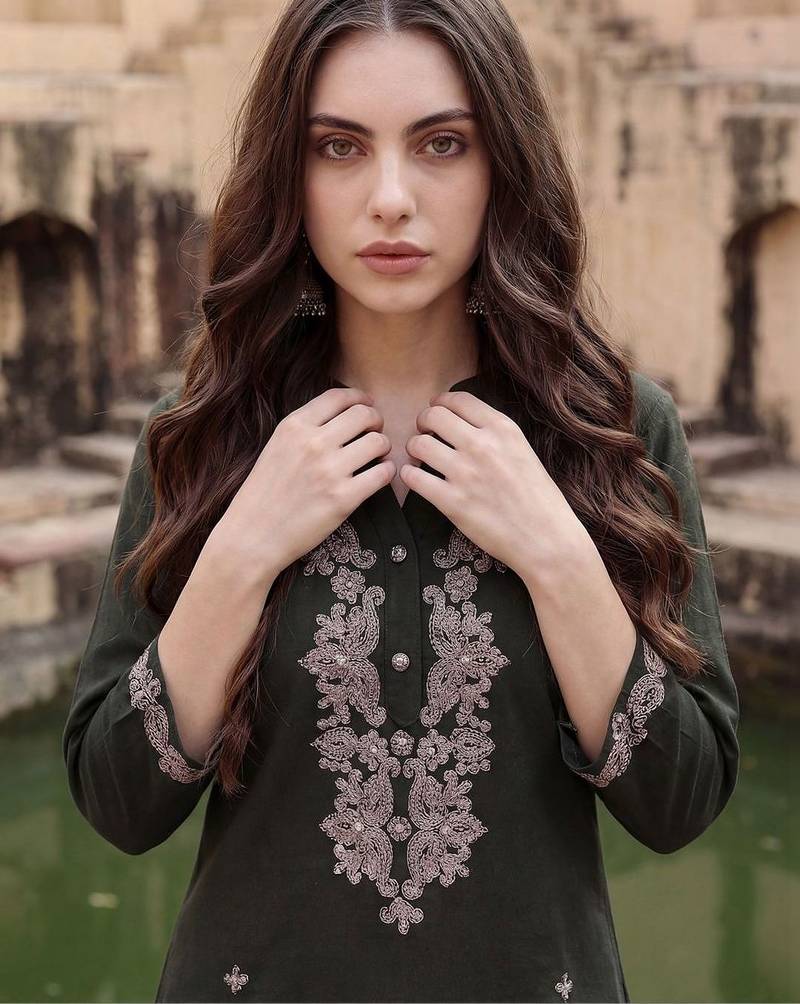 Women Floral Embroidered Regular Thread Work Pure Cotton Kurta with Trousers