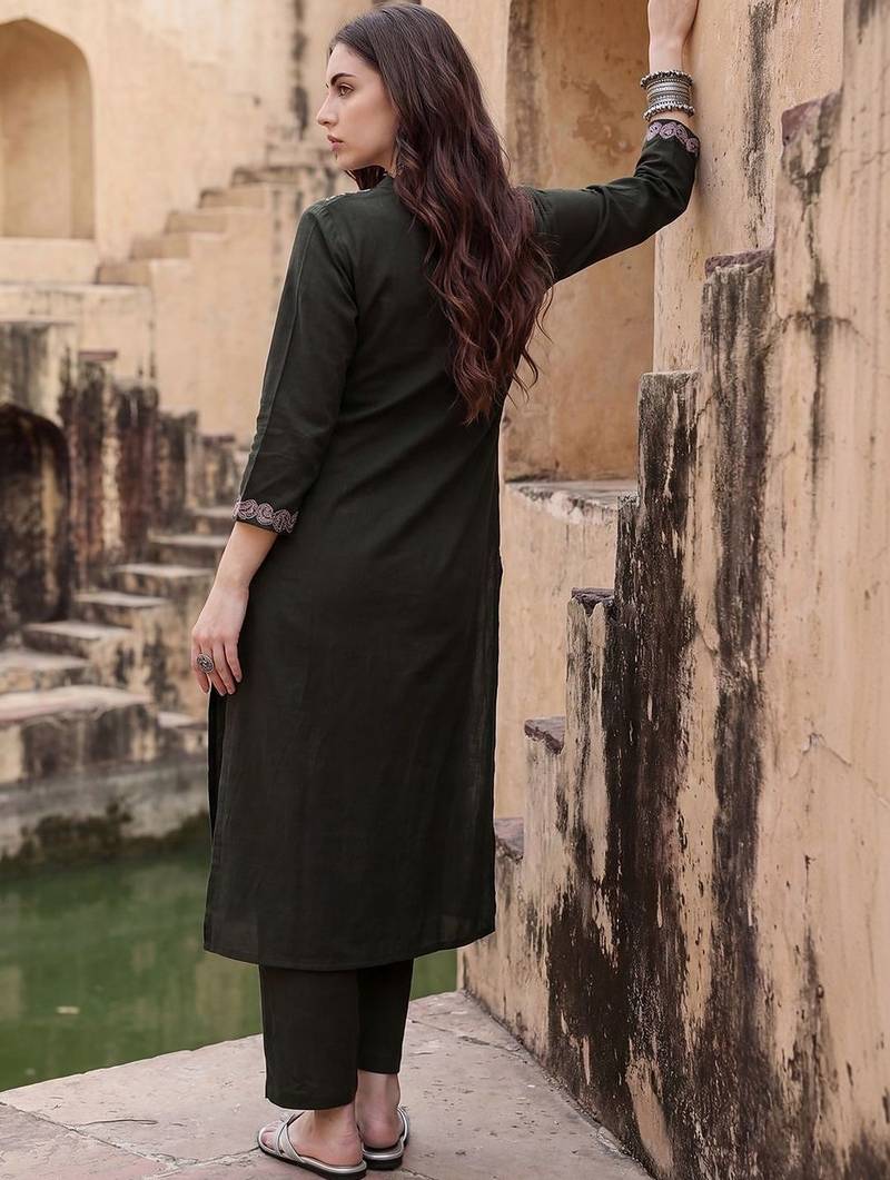 Women Floral Embroidered Regular Thread Work Pure Cotton Kurta with Trousers