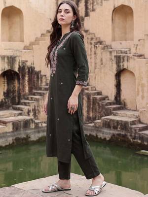 Women Floral Embroidered Regular Thread Work Pure Cotton Kurta with Trousers 4