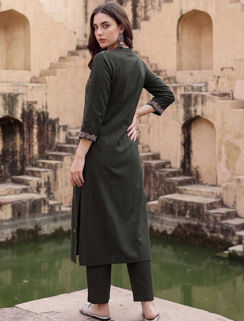 Women Floral Embroidered Regular Thread Work Pure Cotton Kurta with Trousers