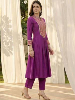 Women Ethnic Motifs Embroidered Pleated Mirror Work Kurta with Trousers 3