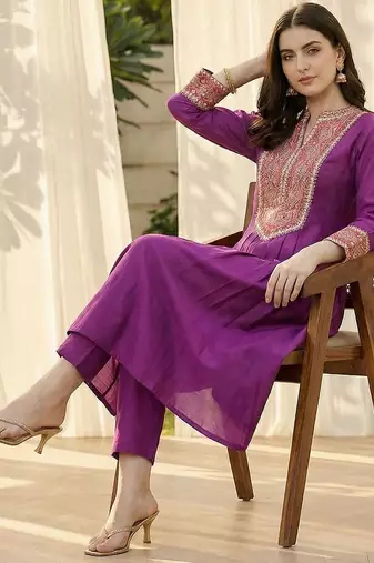 Women Ethnic Motifs Embroidered Pleated Mirror Work Kurta with Trousers