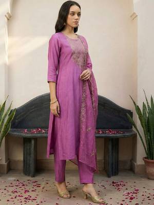 Lavender Embroidered Straight Kurta Trousers Dupatta Set Kurta Sets 4