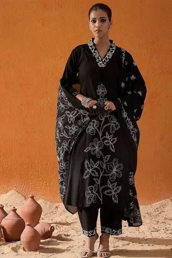 Floral Embroidered Thread Work Pure Cotton Straight Kurta With Trousers & Dupatta