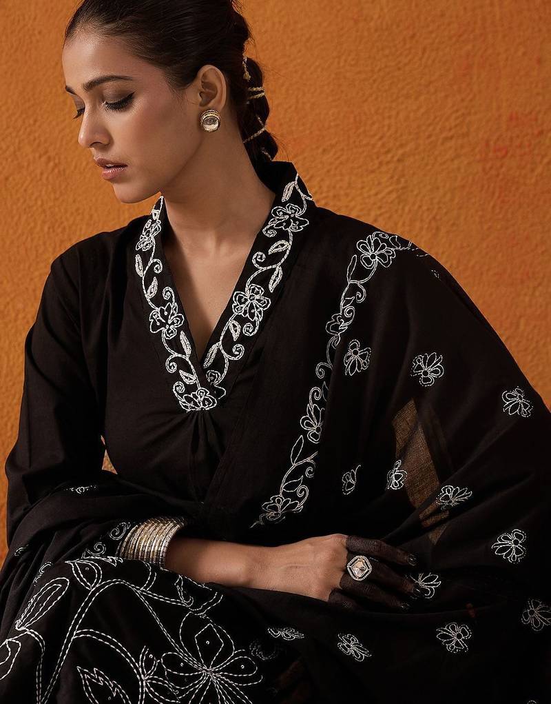 Floral Embroidered Thread Work Pure Cotton Straight Kurta With Trousers & Dupatta