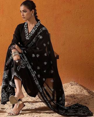 Floral Embroidered Thread Work Pure Cotton Straight Kurta With Trousers & Dupatta 7