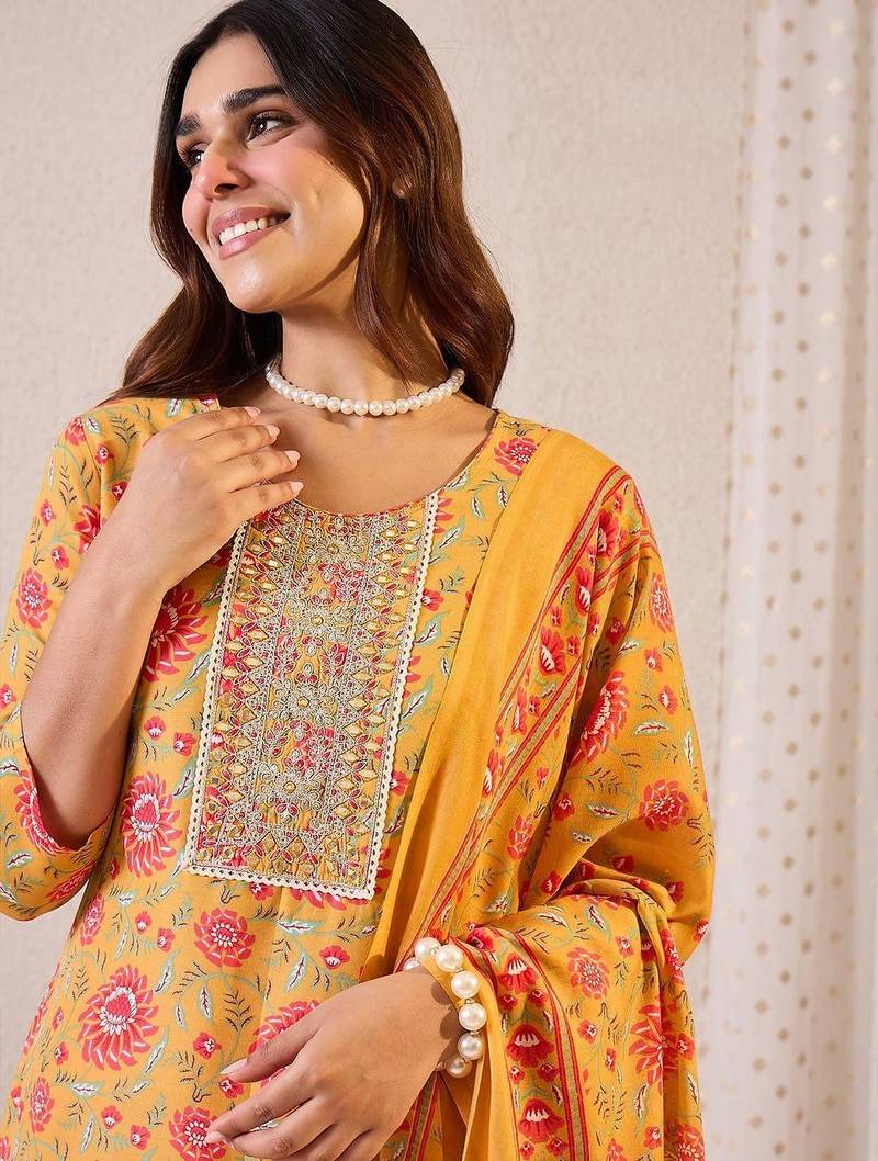 Floral Embroidered Straight Zari Work Kurta With Trousers & Dupatta