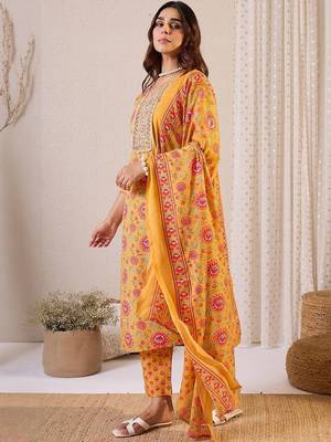 Floral Embroidered Straight Zari Work Kurta With Trousers & Dupatta 3