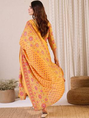 Floral Embroidered Straight Zari Work Kurta With Trousers & Dupatta 4
