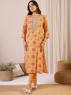 Floral Embroidered Straight Zari Work Kurta With Trousers & Dupatta 5