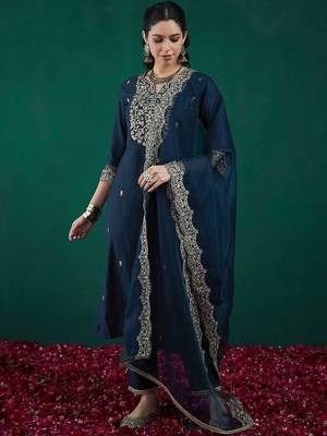 Women Ethnic Motifs Embroidered Kurta with Trousers & Dupatta 3