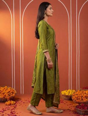 Women Ethnic Motifs Embroidered Regular Sequinned Kurta with Trousers & With Dupatta 3