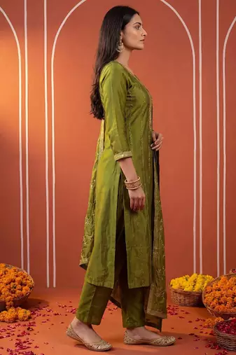 Women Ethnic Motifs Embroidered Regular Sequinned Kurta with Trousers & With Dupatta