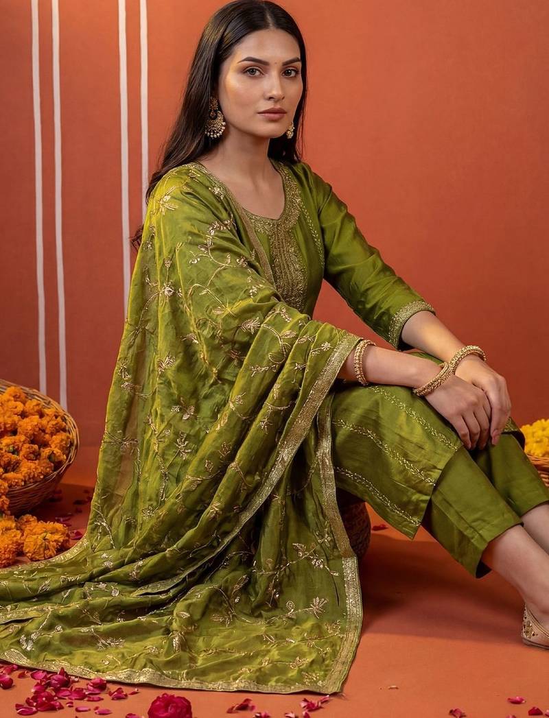 Women Ethnic Motifs Embroidered Regular Sequinned Kurta with Trousers & With Dupatta