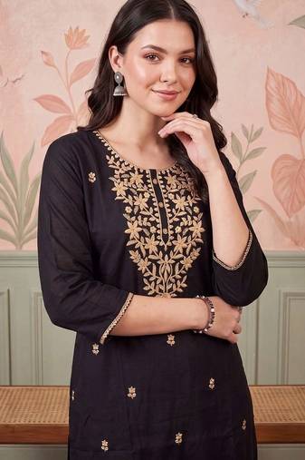 Women Floral Embroidered Regular Thread Work Kurta with Trousers