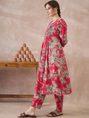 Women Floral Printed Regular Pure Cotton Kurta with Trousers 1