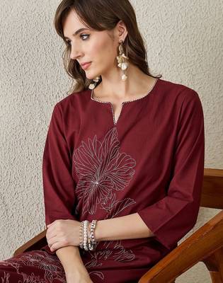 Women Floral Embroidered Thread Work Pure Cotton Kurta with Trousers 2