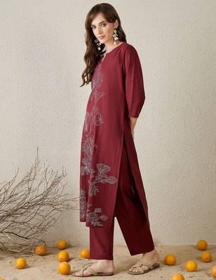 Women Floral Embroidered Thread Work Pure Cotton Kurta with Trousers 3