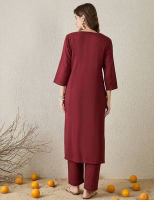 Women Floral Embroidered Thread Work Pure Cotton Kurta with Trousers 4