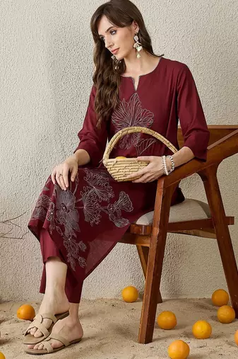 Women Floral Embroidered Thread Work Pure Cotton Kurta with Trousers