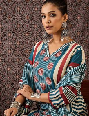 Women Printed Regular Pure Cotton Kurta with Trousers & With Dupatta 3