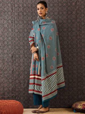 Women Printed Regular Pure Cotton Kurta with Trousers & With Dupatta 6