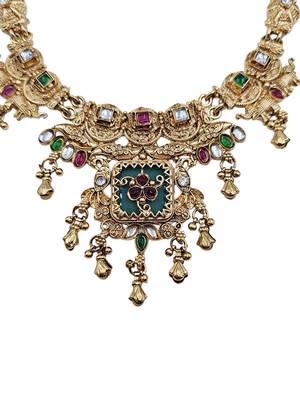 Women gold-toned & green temple antique jewellery set with maang tikka 5