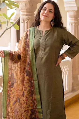 Women Floral Regular Thread Work Kurta with Palazzos & With Dupatta