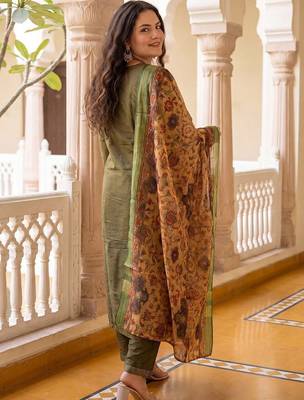 Women Floral Regular Thread Work Kurta with Palazzos & With Dupatta 4