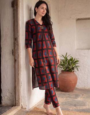 Women Printed Regular Kurta with Trousers 2