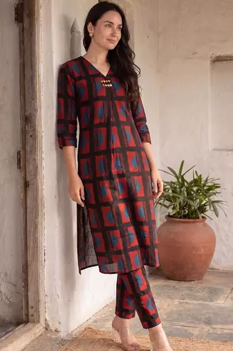 Women Printed Regular Kurta with Trousers