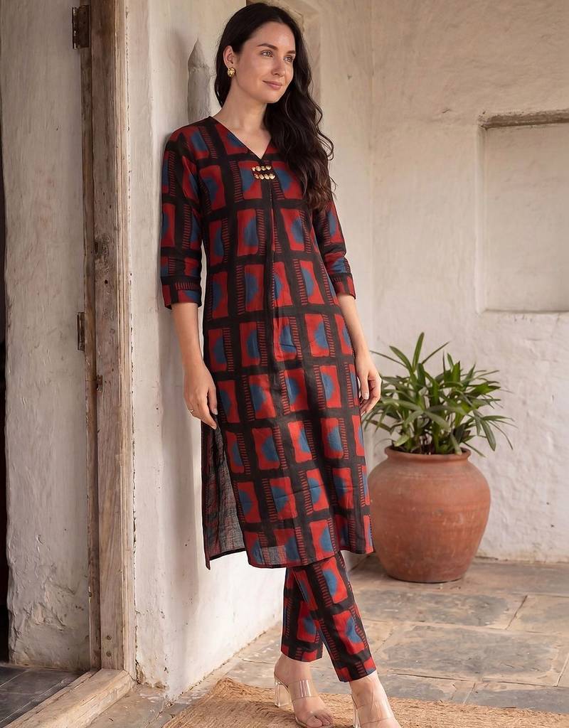 Women Printed Regular Kurta with Trousers