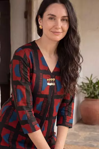 Women Printed Regular Kurta with Trousers