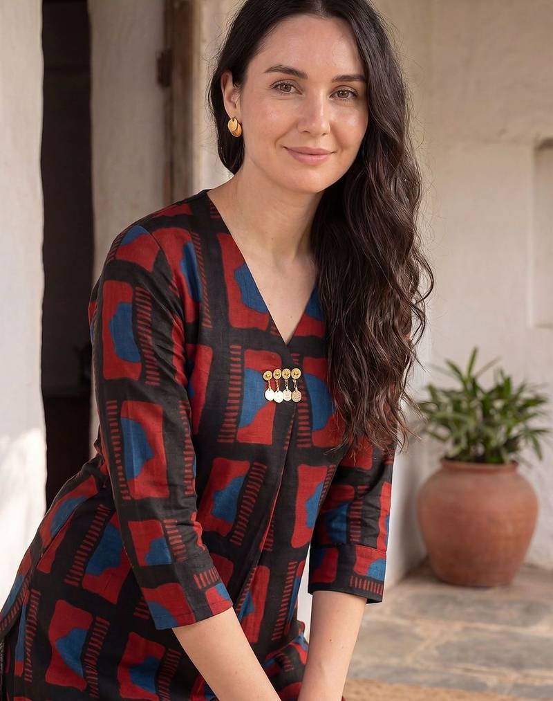 Women Printed Regular Kurta with Trousers