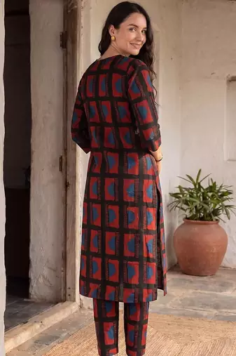 Women Printed Regular Kurta with Trousers