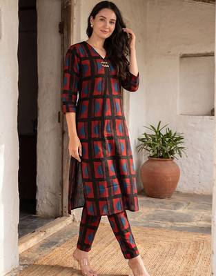 Women Printed Regular Kurta with Trousers 6