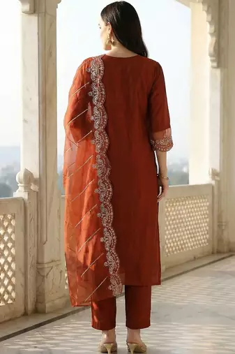 Women Ethnic Motifs Embroidered Regular Thread Work Liva Kurta with Trousers & With Dupatta